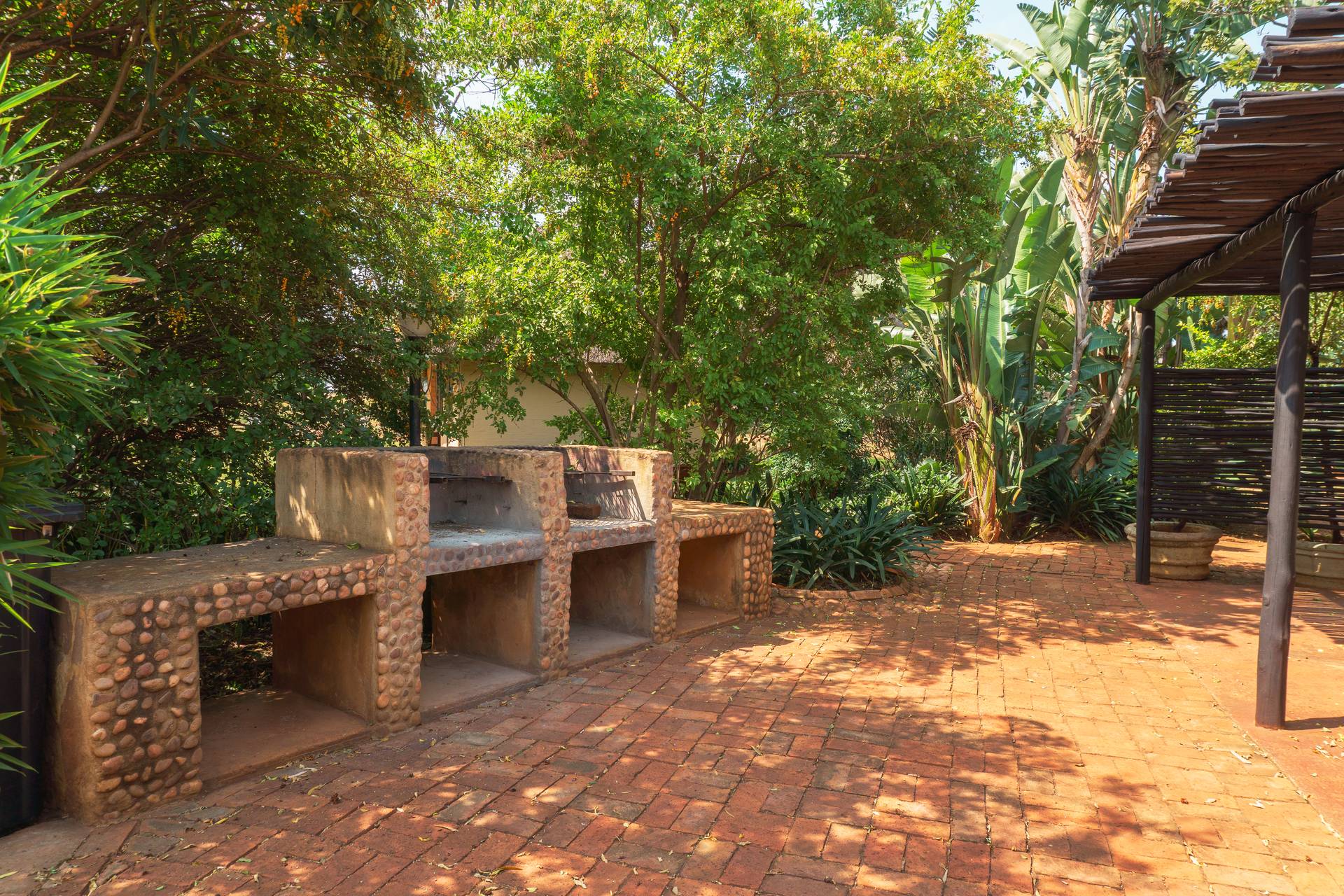 2-sleeper romantic self-catering chalet at Gallery Inn Bela Bela