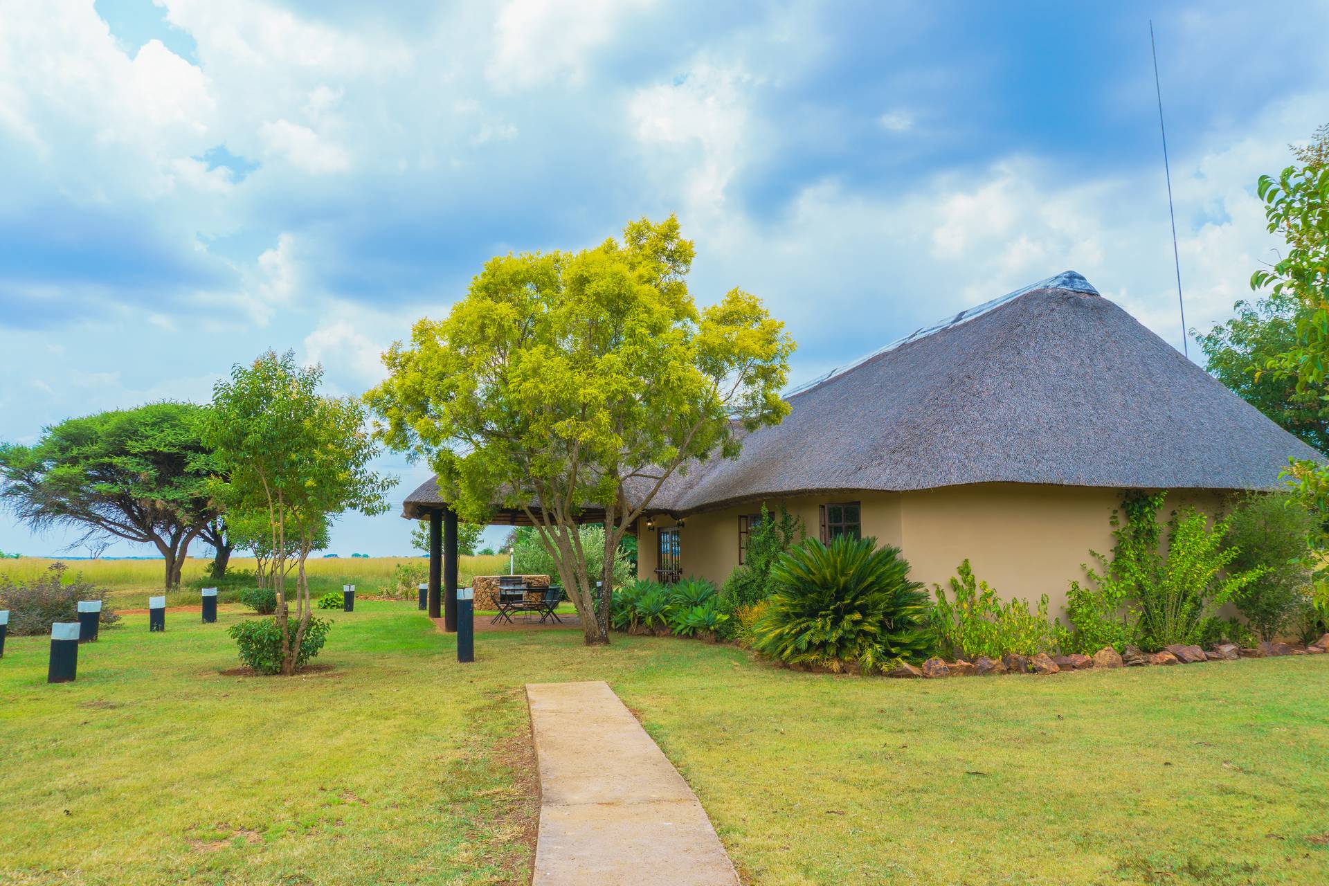 Fully equipped kitchen in self-catering chalet at Gallery Inn Bela Bela